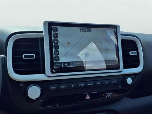 New 2025 Hyundai Venue Limited image 13