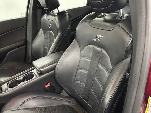 Used 2016 Chrysler 200 S w/ Navigation & Sound Group I image 13