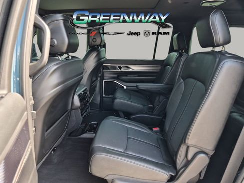Used 2026 Jeep Grand Wagoneer Limited AWD/4WD image 30