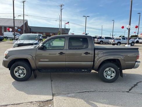 Used 2012 Toyota Tacoma 4x4 Double Cab w/ SR5 Pkg image 4