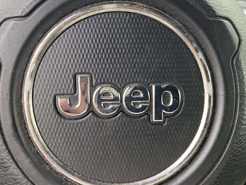 Used 2018 Jeep Wrangler Unlimited Sahara image 27