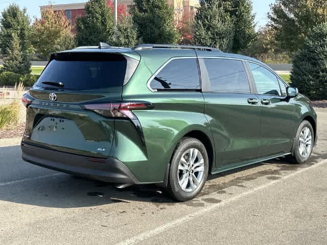Used 2026 Toyota Sienna XLE AWD/4WD image 23