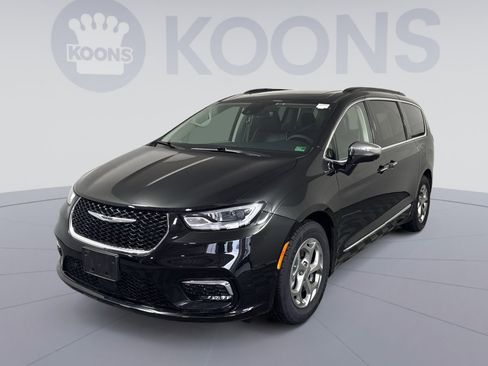 Used 2022 Chrysler Pacifica Limited image 1