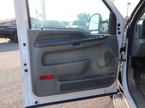 Used 2004 Ford Excursion XLT image 10