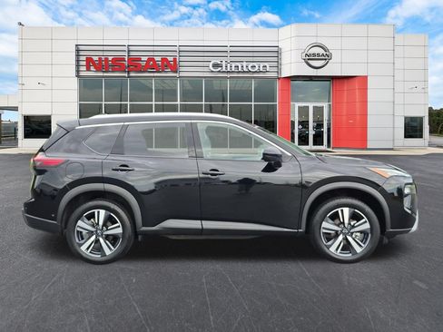 Used 2026 Nissan Rogue SL AWD/4WD image 2
