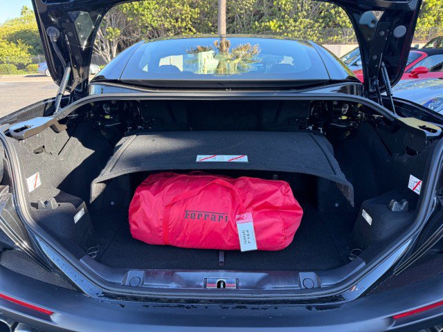 Used 2019 Ferrari Portofino RWD image 16