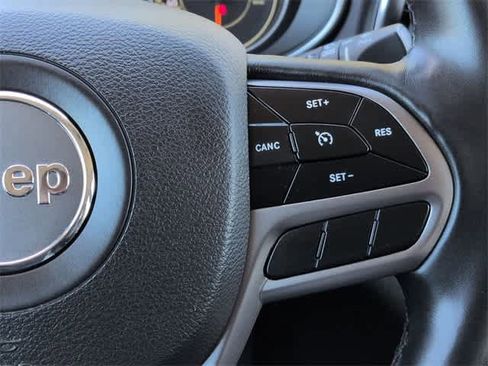 Used 2019 Jeep Cherokee Latitude Plus image 25