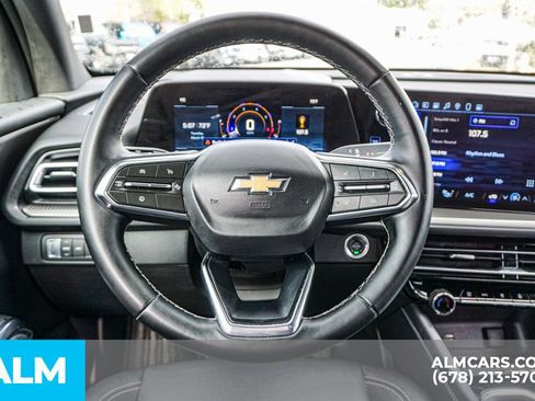 Used 2025 Chevrolet Traverse LT image 29