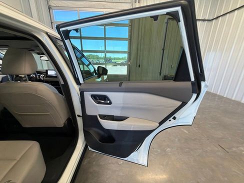 Used 2025 Nissan Rogue SL w/ Tech Package AWD/4WD image 31