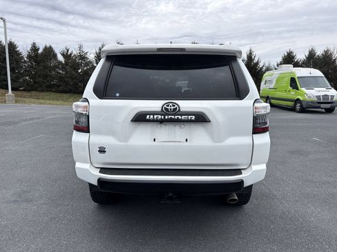 Used 2024 Toyota 4Runner TRD Off-Road Premium image 8
