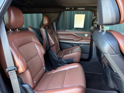 Used 2025 Lincoln Navigator Reserve AWD/4WD image 32