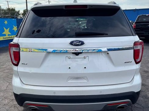 Used 2017 Ford Explorer XLT w/ Equipment Group 202A AWD/4WD image 4