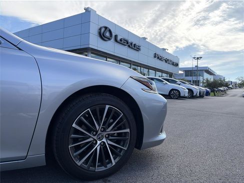 Certified 2025 Lexus ES 300h w/ Premium Package FWD image 7