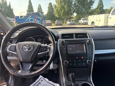 Used 2017 Toyota Camry SE FWD image 11