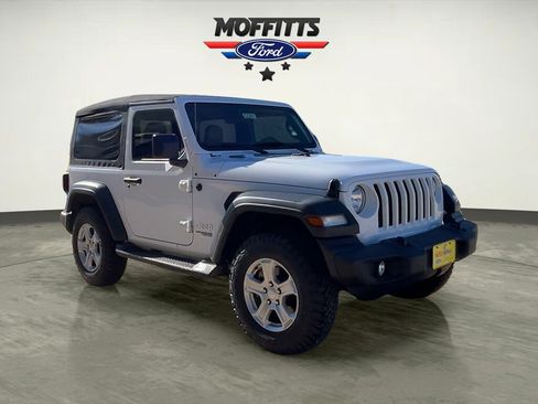 Used 2018 Jeep Wrangler Sport AWD/4WD image 7