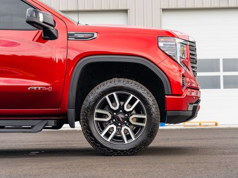 Used 2023 GMC Sierra 1500 AT4 w/ AT4 Premium Package AWD/4WD image 9
