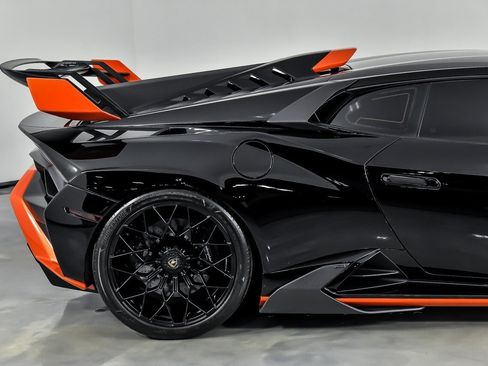 Used 2021 Lamborghini Huracan STO image 18