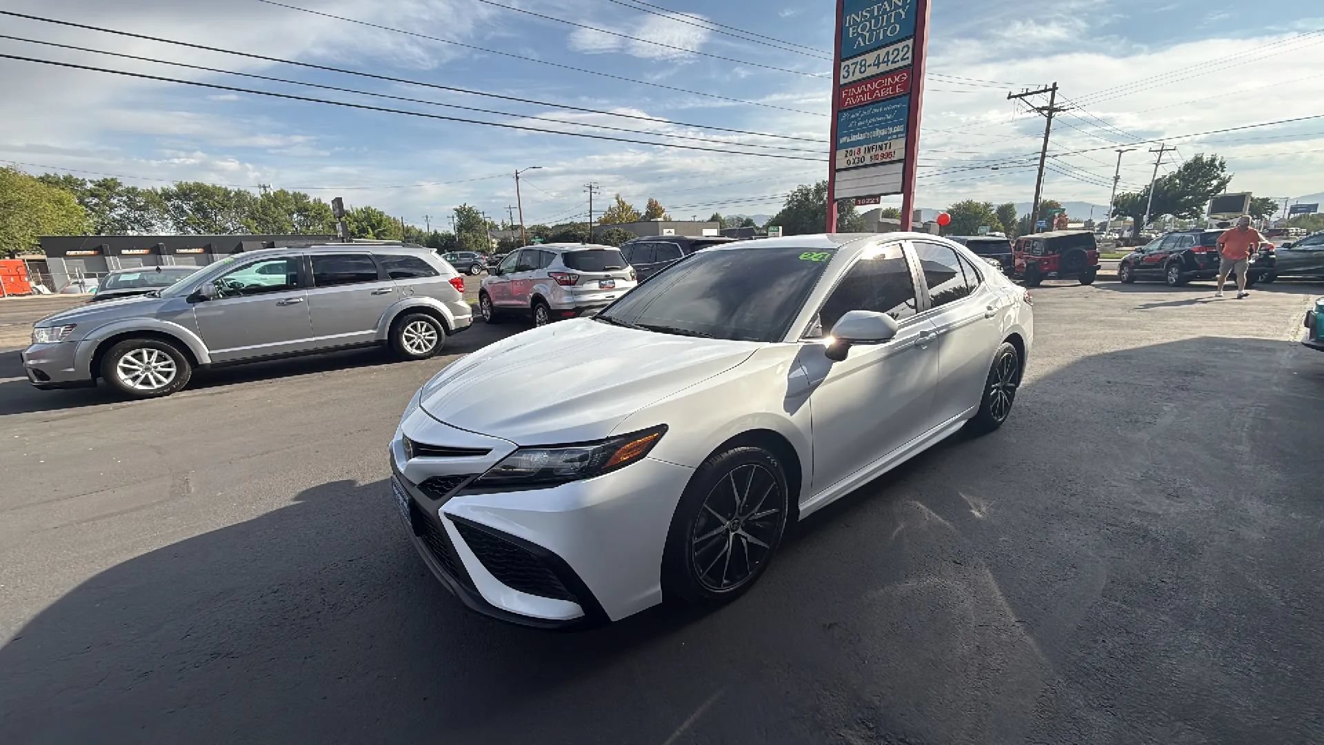Used 2024 Toyota Camry SE FWD image 2