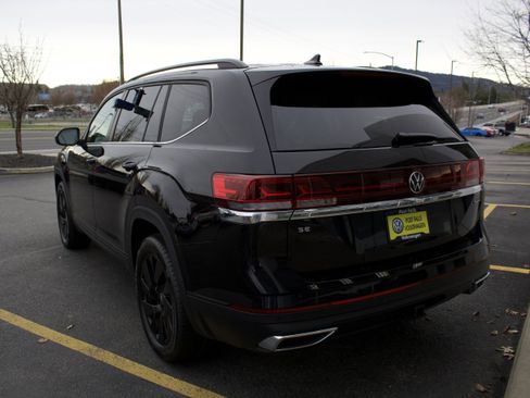 New 2026 Volkswagen Atlas SE image 7