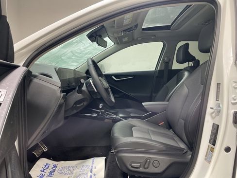 Used 2024 Kia Niro EX Touring image 19