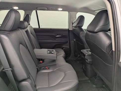 Used 2024 Toyota Grand Highlander XLE AWD/4WD image 21