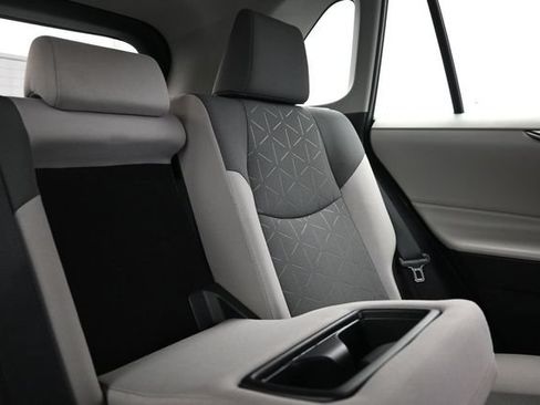 Used 2021 Toyota RAV4 XLE FWD image 15