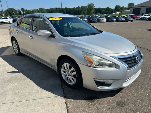 Used 2015 Nissan Altima 2.5 S w/ Power Driver Seat Package FWD image 3