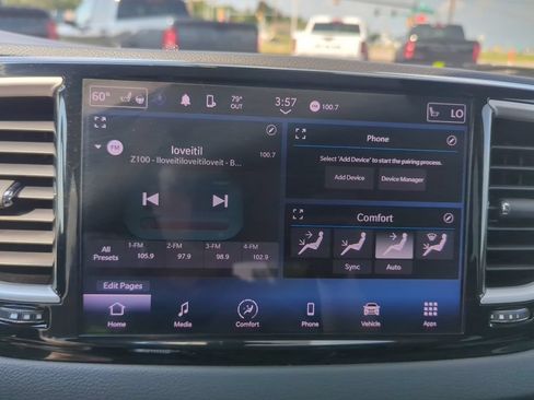 Used 2023 Chrysler Pacifica Touring-L FWD image 15