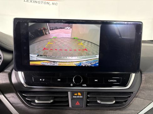 Used 2023 Nissan Altima 2.5 SV w/ SV Premium Package FWD image 21