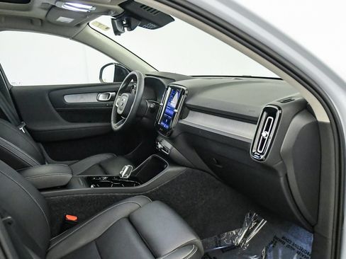 Certified 2026 Volvo XC40 B5 Plus AWD/4WD image 16