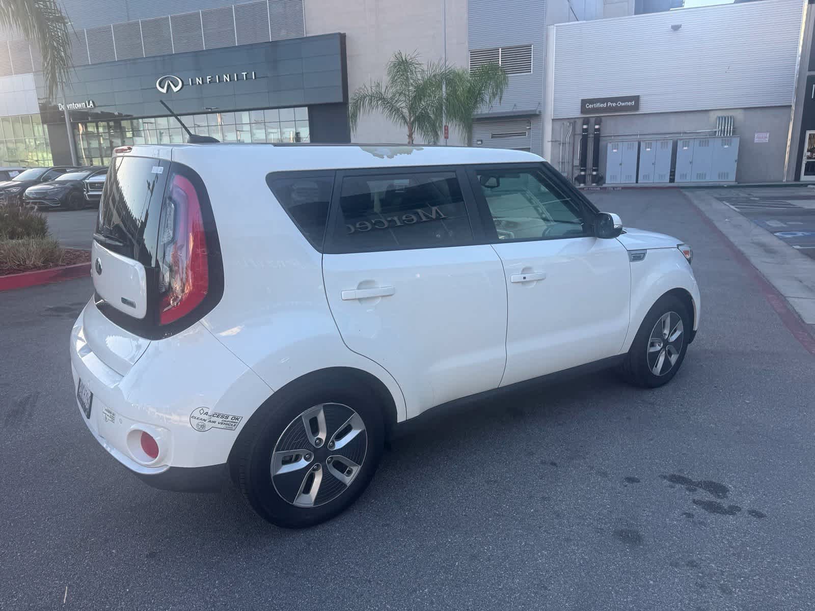 Used 2017 Kia Soul EV + w/ Sun & Fun Package FWD image 3