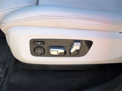 Used 2022 BMW X5 sDrive40i w/ M Sport Package image 21