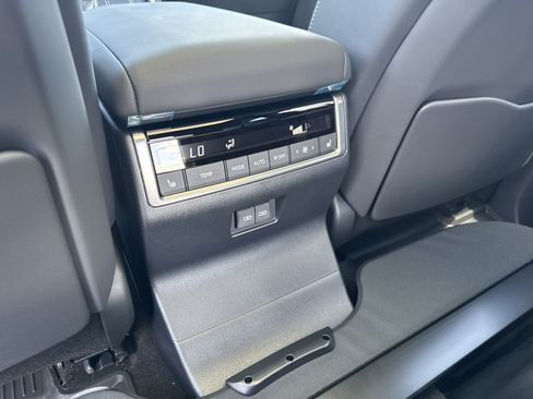 Used 2026 Lexus GX 550 w/ Accessory Package (2T) AWD/4WD image 27