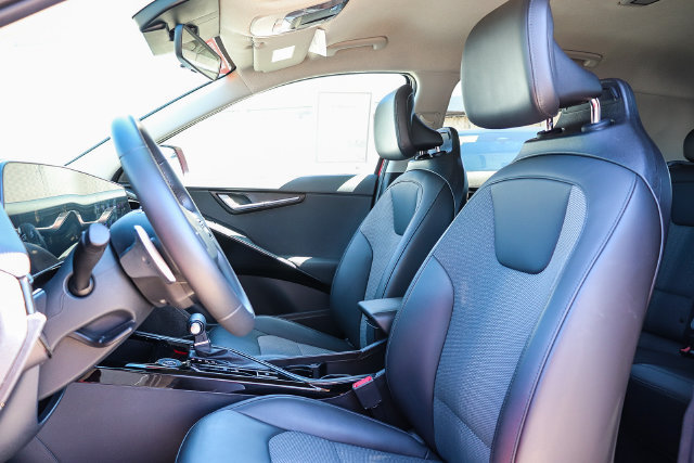 Certified 2025 Kia Niro EX FWD image 18
