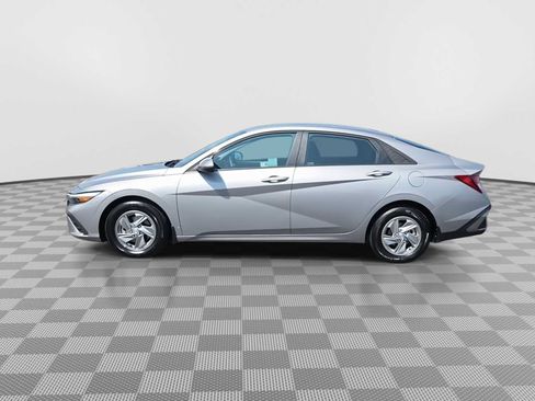 Used 2025 Hyundai Elantra SE FWD image 5