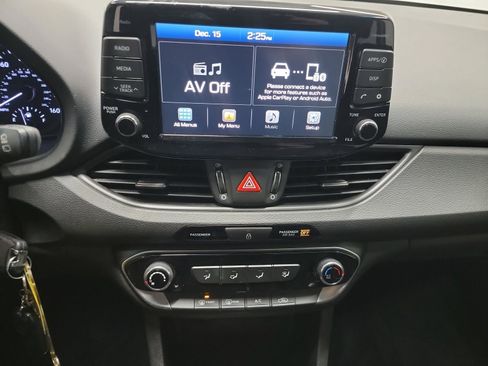 Used 2018 Hyundai Elantra GT image 21