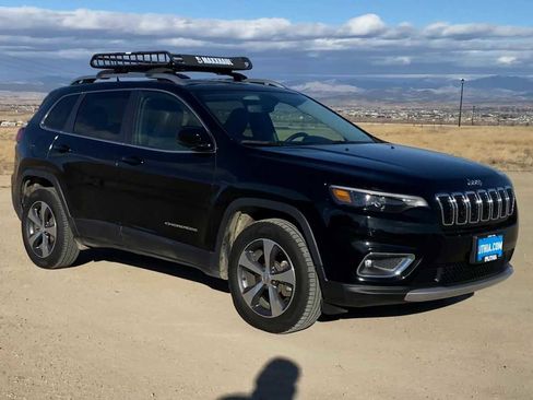 Used 2019 Jeep Cherokee Limited image 2