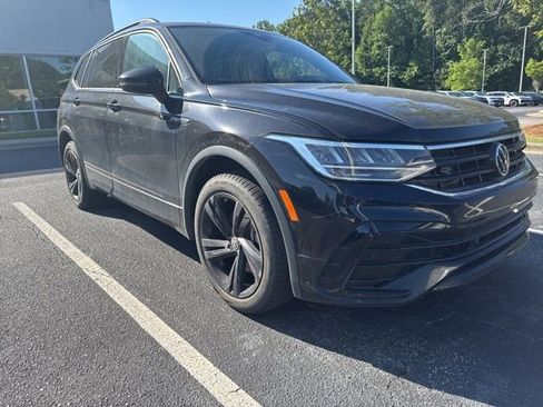 Used 2023 Volkswagen Tiguan SE R-Line FWD image 3