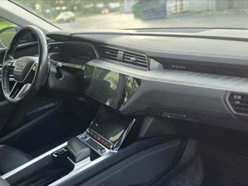 Used 2022 Audi e-tron Premium image 22