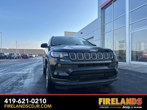 Used 2022 Jeep Compass Latitude image 2