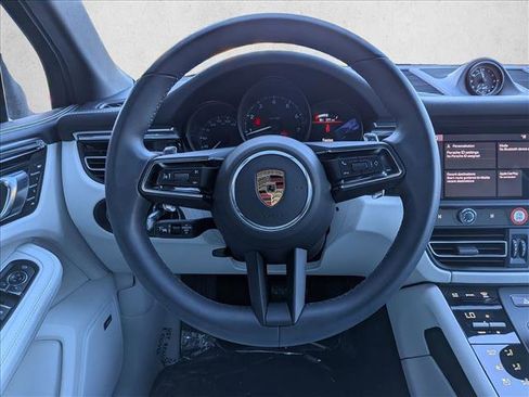 Used 2025 Porsche Macan image 15