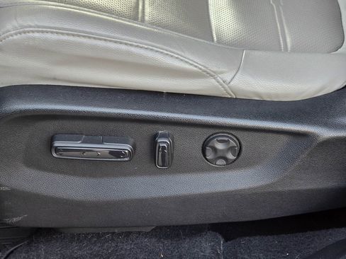 Used 2018 Honda CR-V Touring image 12