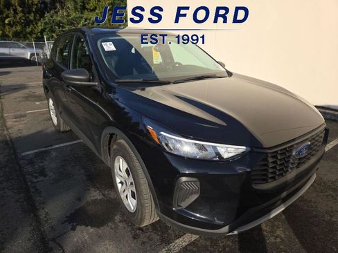 Used 2023 Ford Escape AWD image 4