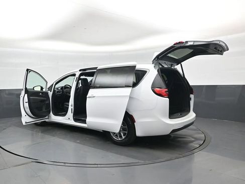 New 2026 Chrysler Pacifica Select FWD image 48