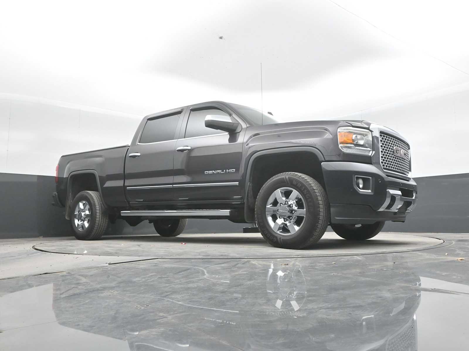 Used 2015 GMC Sierra 2500 Denali w/ Driver Alert Package AWD/4WD image 40