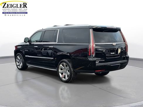 Used 2018 Cadillac Escalade ESV Premium Luxury image 7