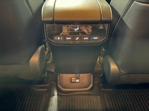 Used 2024 Toyota Highlander XLE image 20