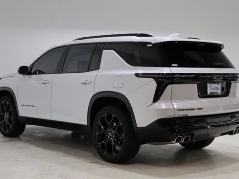 Used 2025 Chevrolet Traverse RS AWD/4WD image 6