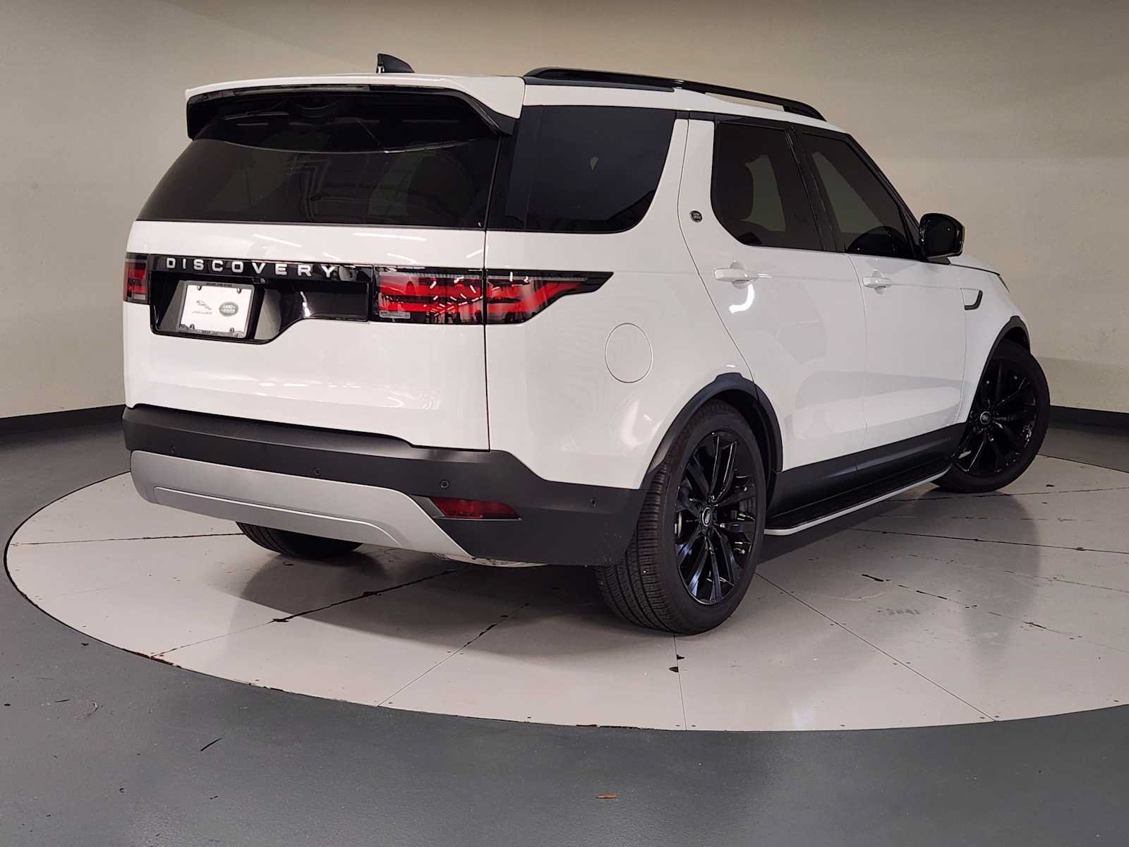Used 2026 Land Rover Discovery S AWD/4WD image 2