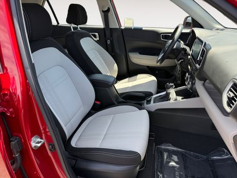 Certified 2022 Hyundai Venue SEL FWD image 19